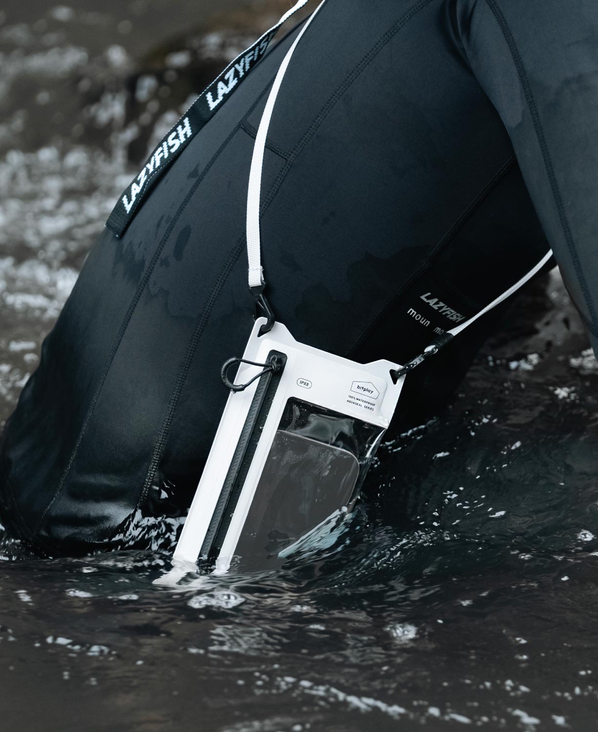 AquaSeal Lite Sleek 全防水輕巧直式手機袋 水泥灰