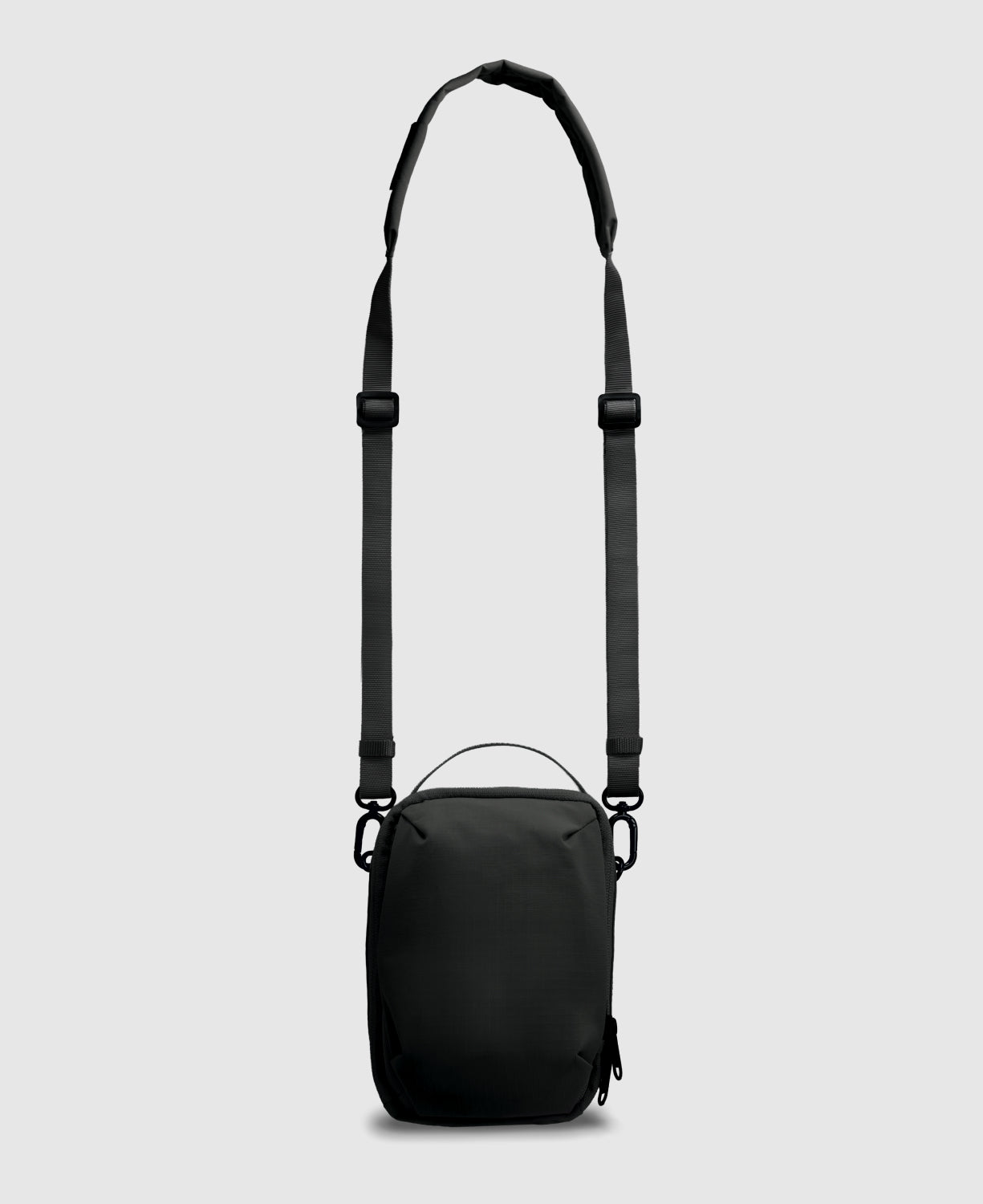 Essential 0.8L 隨行手機包 探索黑
