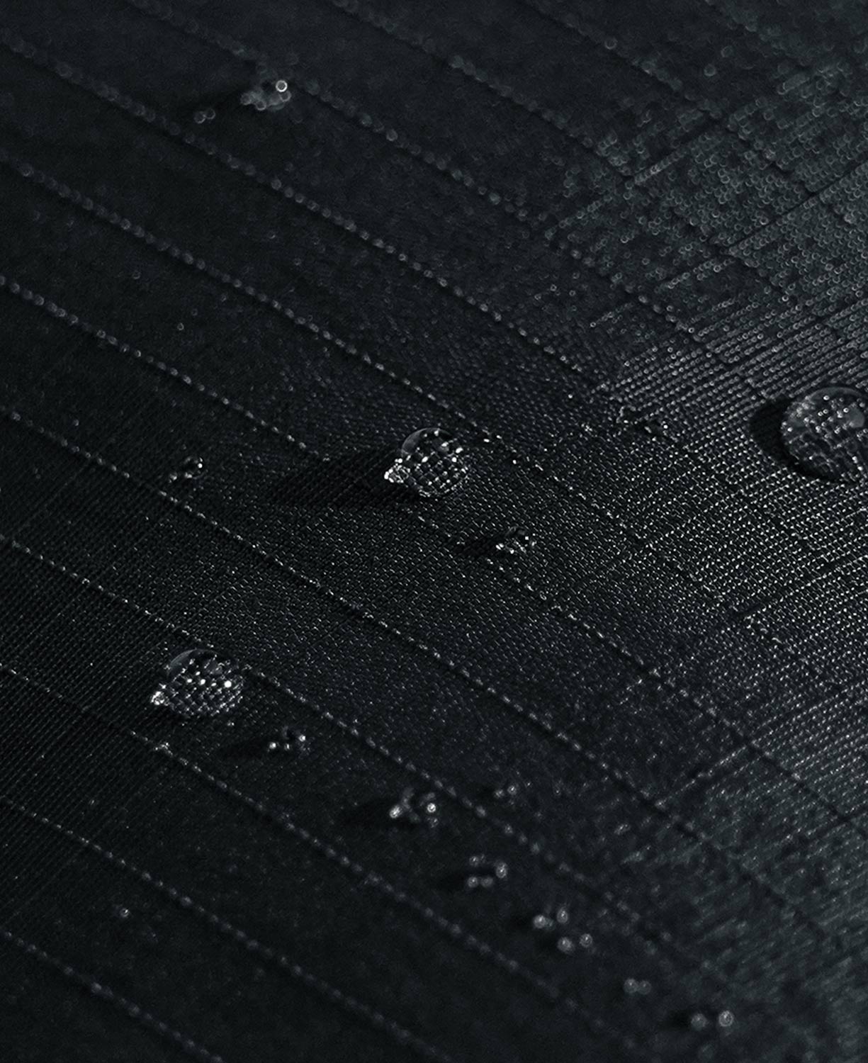 Essential 16吋 電腦包 採用防潑水面料